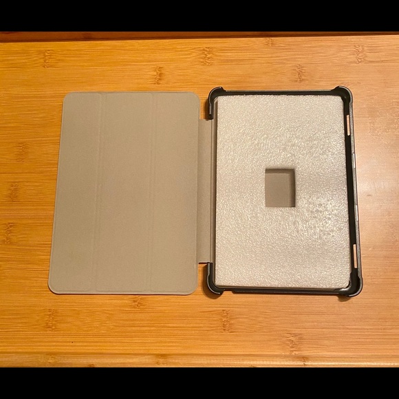 Fire HD 8 / Fire HD 8 Plus Tablet 10th Generation - Picture 2 of 5